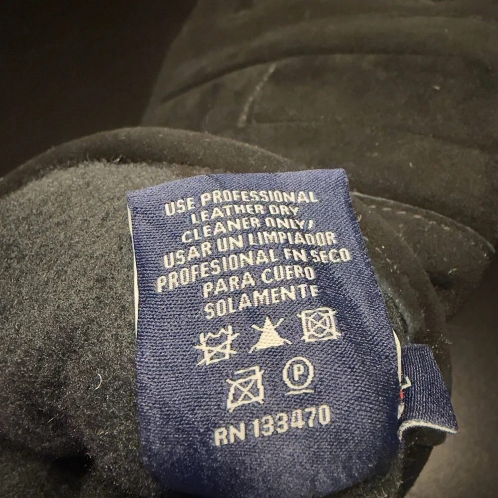 Tommy Hilfiger Black Leather Gloves with Tech Fingers - Picture 4 of 4